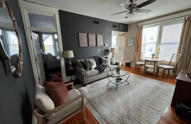 Historic Downtown Vibrant city 1-bedroom, 1-bath-D with Parking