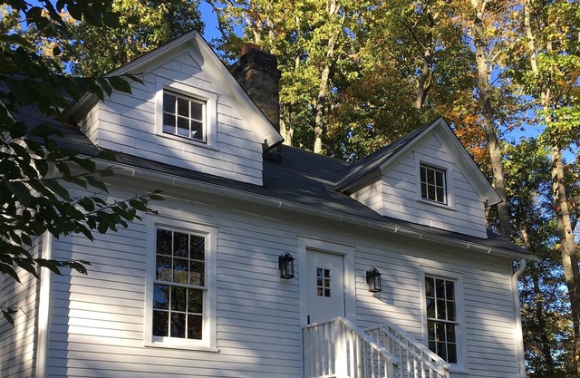 Historic Farmhouse on Nature Preserve. Quiet spot near town. Work, hike, relax.
