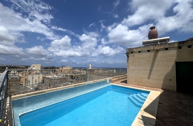 Historic Farmhouse with Courtyard, Kitchen Terrace and Rooftop Pool