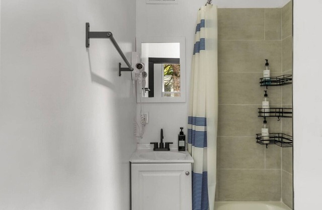 Historic Germantown Getaway | Stylish 2BR + Parking