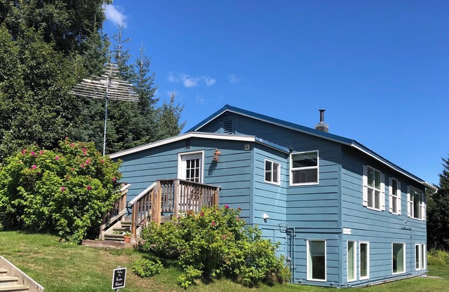 Historic HomenComfort, Convenience, and Views!