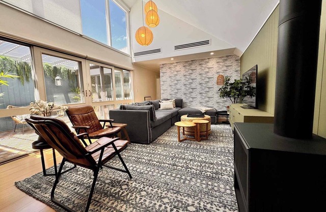 Historic Pt Adelaide Home: Beach, City at Doorstep