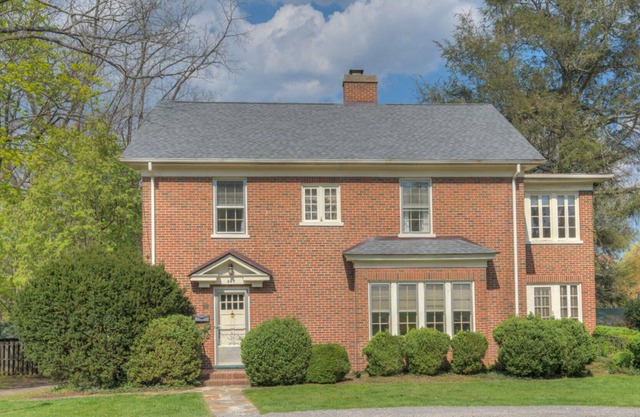 Historic Robeson House, Perfect Location Downtown & Next to Campus