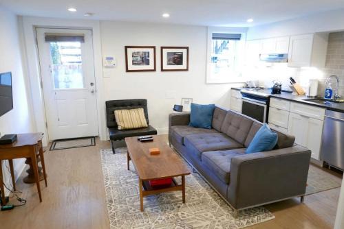 Historic ShawLeDroit Park Gem - 1 Bedroom on U St