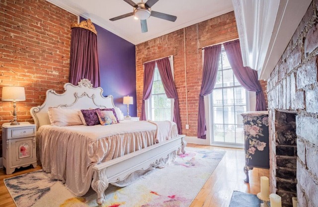 Historic Stylish Townhouse | Steps to Streetcar