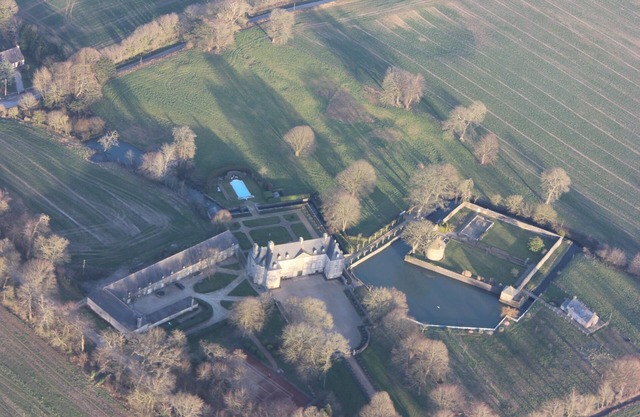 HISTORIC XVII CENTURY CASTLE IN NORMANDY