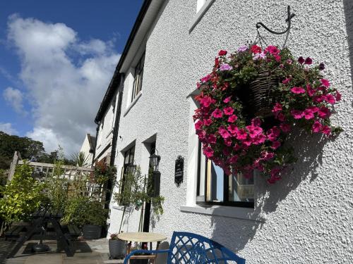 Historical Village Cottage - Pet Friendly