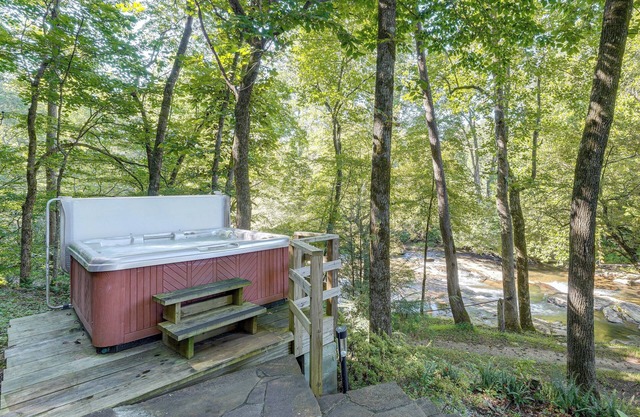 Hiwassee River Gem w/Huge Decks: Great for Groups
