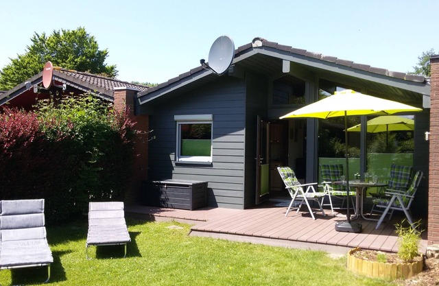 Holiday bungalow in Butjadingen-Fedderwardersiel - right on the North Sea