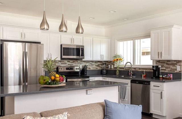 Ho'omaha Haven, Modern Remodel, 2 Kitchens, A/C