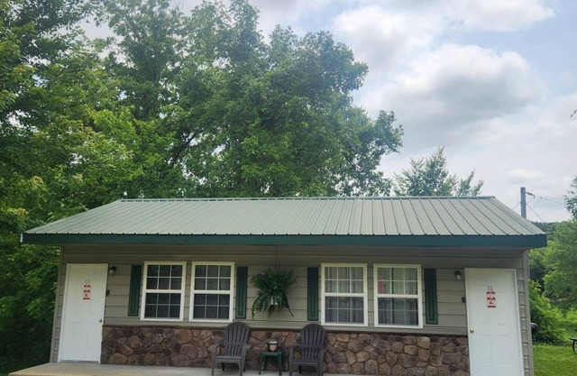 Hogan's Hideout Duplex #15, Cozy, Private cottage!