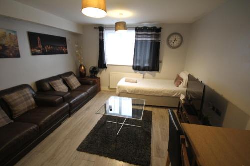 Holden Court Apartments - Apt 3