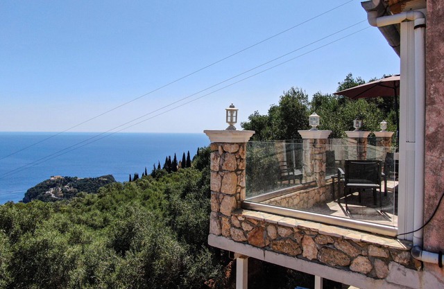 Holiday Accommodation 'Captain Spiros House' with Mountain View & Wi-Fi