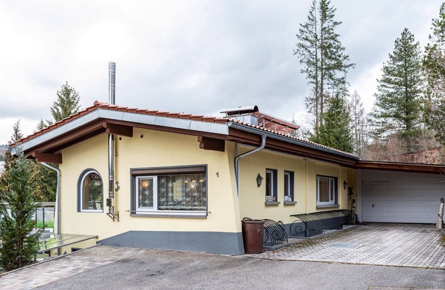 Holiday Apartment "Schwarzwälder Kirsch Oben" with Private Terrace, Private Garden & Wi-Fi