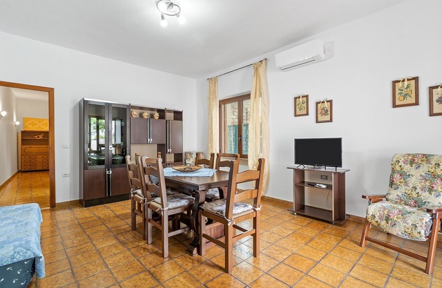 Holiday Apartment "Casa Letizia" with Shared Garden & A/C