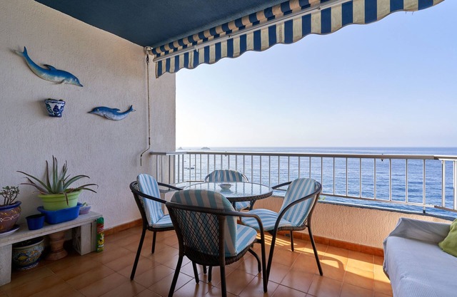 Holiday Apartment 'Epsilon 2 4f Primera Línea De Playa' with Sea View, Shared Pool & Wi-Fi