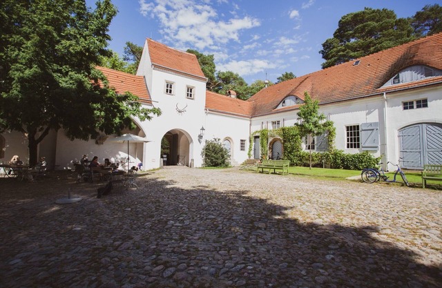 Holiday Apartment "Jagdschloss Grunewald" with Shared Garden and Wi-Fi