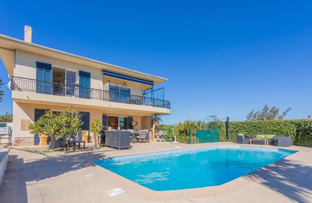 Holiday Apartment "Le Figuier" with Sea View, Private Pool and Wi-Fi