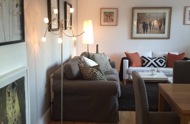Holiday apartment London for 1 - 4 persons with 2 bedrooms - Holiday apartment in one or multi-famil