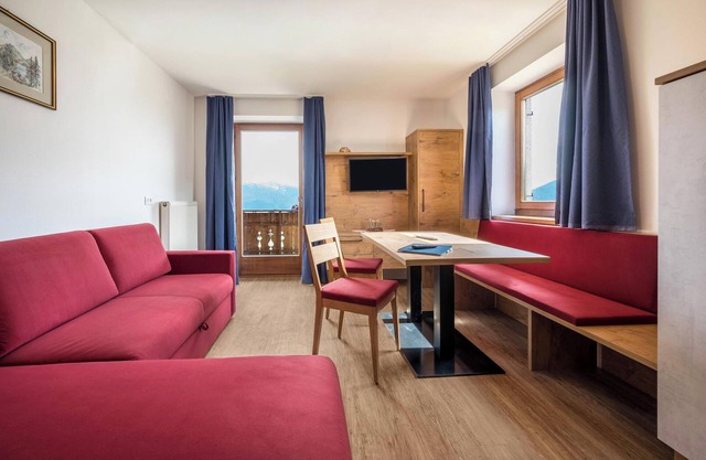Holiday Apartment "Residenz Condor Rosengarten" with Mountain View, Sauna, Wi-Fi & Garden