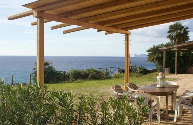 Holiday Apartment "Villa Wanda" with Sea View, Private Terrace & Wi-Fi