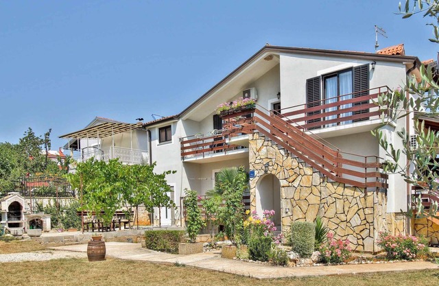 Holiday apartment with lawn and barbecue