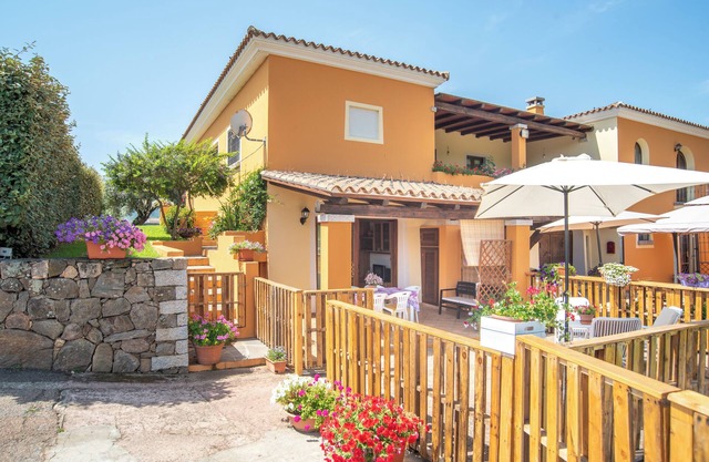 Holiday Apartment with Wi-Fi, Garden & Terrace