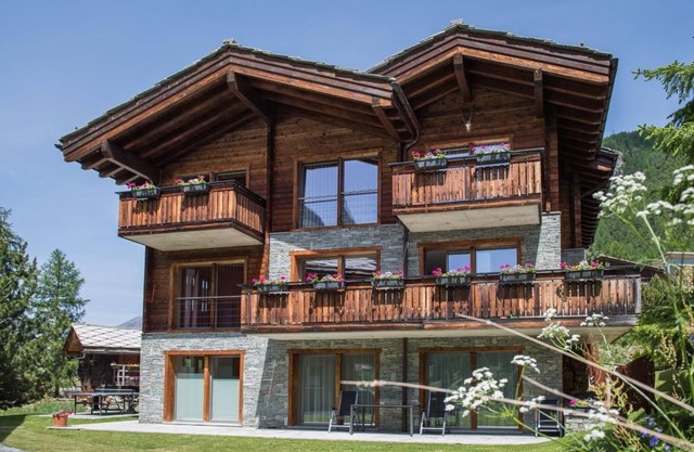 Holiday apartment Zermatt for 1 - 6 persons with 3 bedrooms - Holiday apartment in one or multi-fami