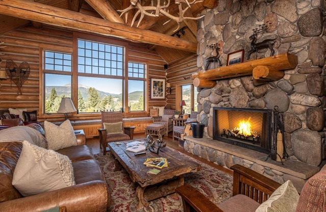 Holiday Availability! Enchanting Private Mountain Sanctuary! Spectacular Views
