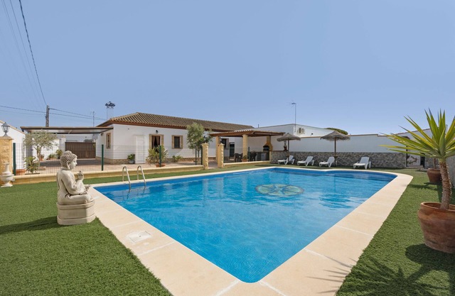 Holiday Home 'Echizzo' with Private Pool, Wi-Fi and Air Conditioning