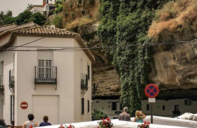 Holiday Apartment "La Casa Del Rio" with Private Terrace, Balcony and Wi-Fi