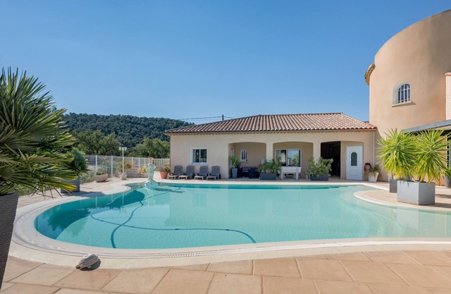 Holiday Home 'Maison Entre Mer Et Montagnes' with Mountain View, Private Pool and Wi-Fi