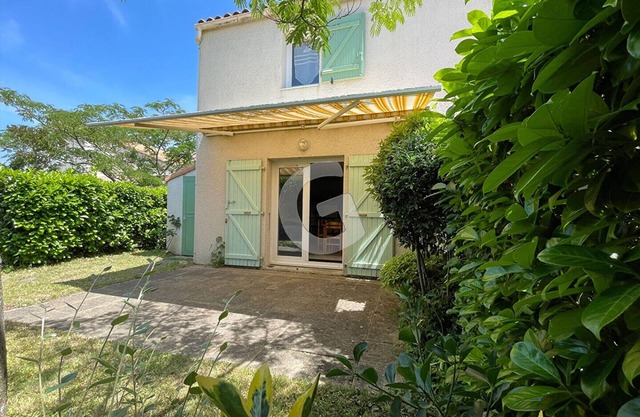 Holiday Home for 4/5 in Saint Vincent sur Jard with Pool Access