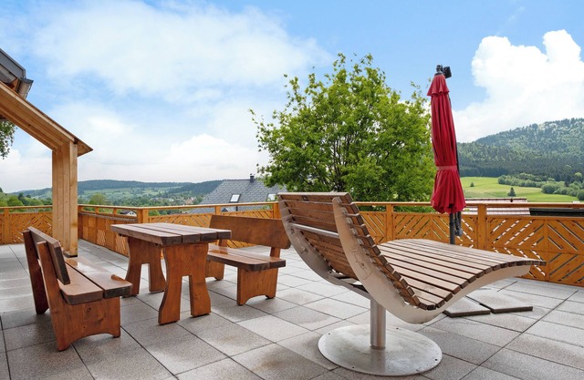 Holiday Home 'Chalet Schonzeit' with Mountain View, Private Terrace and Wi-Fi