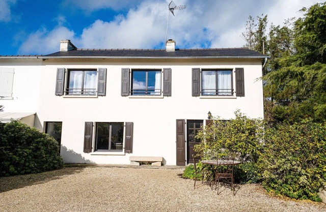 Holiday Home in Brittany near Beaches & Trails