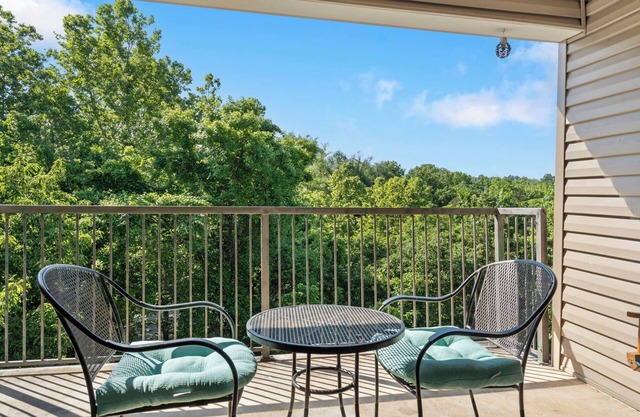 Holiday Hills Getaway | Branson | Golf Resort | Outdoor pools