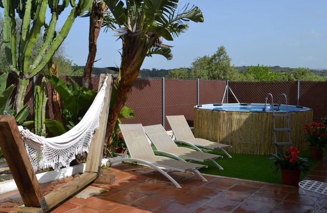 Holiday Home Casa Inma with Pool, Garden and Wi-Fi