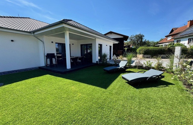 Holiday Home 'Ferienhaus Lencer' with Private Terrace, Private Garden and Wi-Fi
