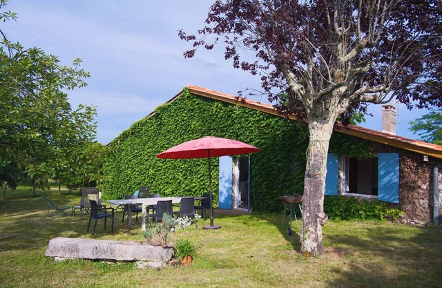 Holiday Home 'Le Gite Du Vigneron' with Private Terrace, Private Garden and Wi-Fi