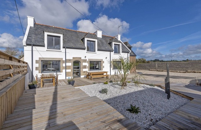 Holiday Home 'À La Maison De Goulannou' with Terrace, Garden & Wi-Fi