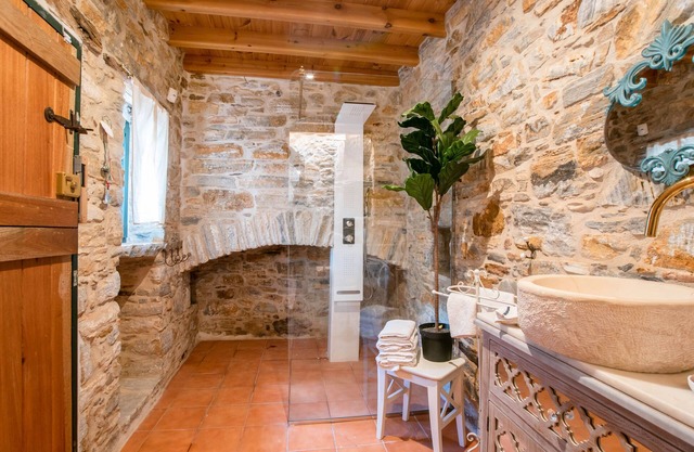 Holiday Home 'Almond Blossom Cottage 1' with Shared Terrace, Wi-Fi and Air Conditioning