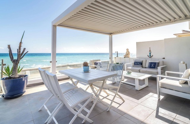 Holiday Home "Beach-Front Bahía Dorada" with Sea View, Shared Pools and Wi-Fi
