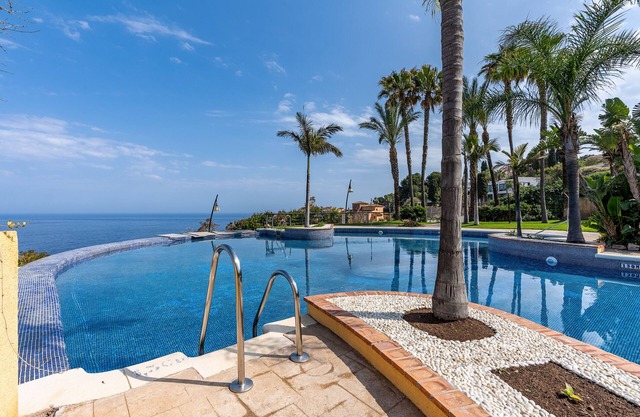 Holiday Home 'Casa Encontrada' with Shared Pool & Wi-Fi