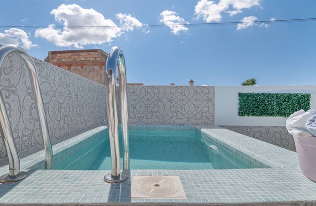 Holiday Home 'Casa Rocio' with Private Pool, Wi-Fi and Air Conditioning