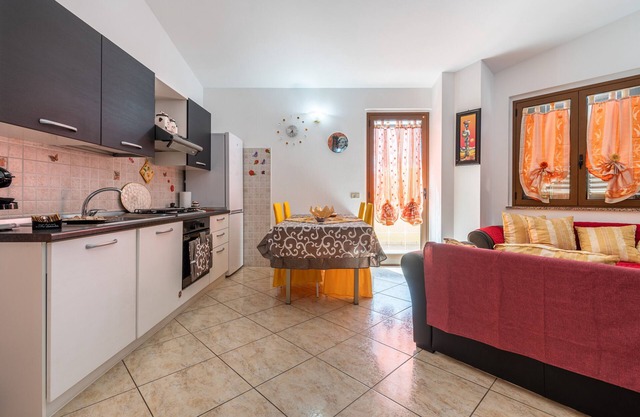 Holiday Home 'Casa Vacanze l'Ulivo' close to the Sea with Terraces & Wi-Fi