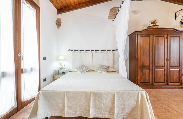 Holiday Home "Dependance Dei Ginepri" with Sea View, Terrace & Wi-Fi