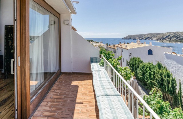 Holiday Home 'Designer House with Panoramic Views' with Sea View and Air Conditioning