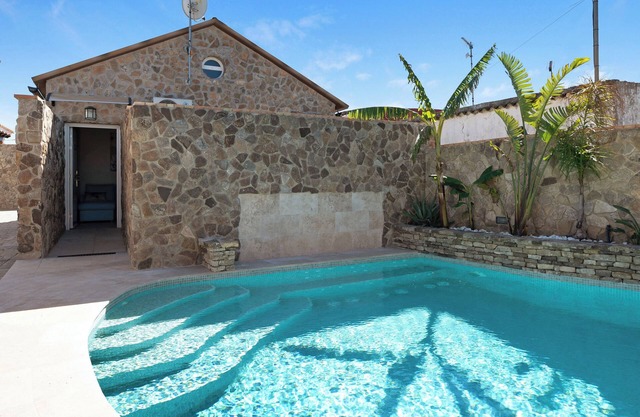 Holiday Home 'El Cortijo de Claudia - Adults only' with Mountain View, Shared Pool and Wi-Fi