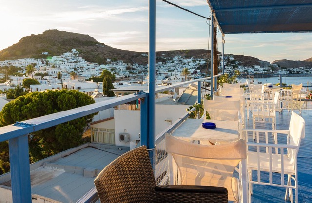 Holiday Home 'El Greco Balcony Twin 2nd Floor' with Sea View, Wi-Fi and Air Conditioning