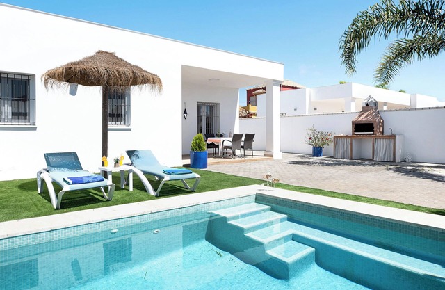 Holiday Home 'Casa Orilla Sur B' close to the Beach with Pool & Wi-Fi